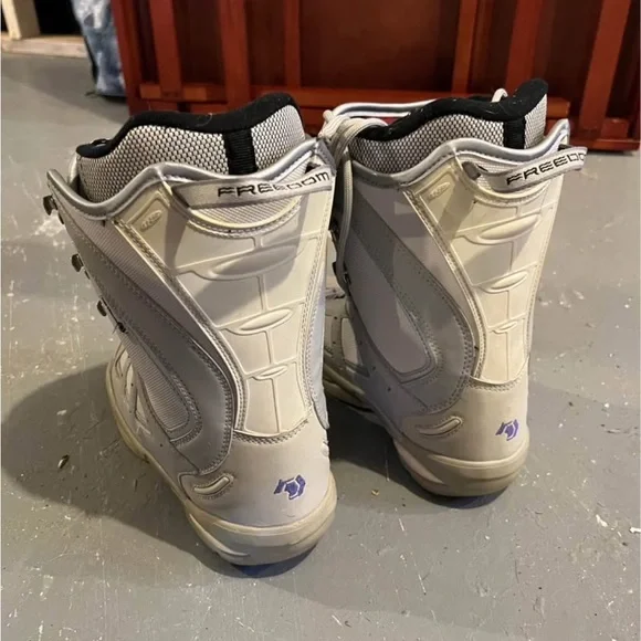 Gray and Cream Snowboard Boots - Picture 3 of 4